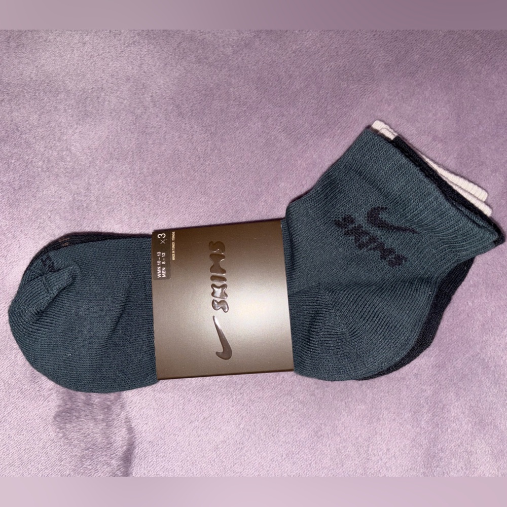 NWT - Skims x Nike Dri-Fit Quarter Crew Sock Multi-Pack - Size: 10-13